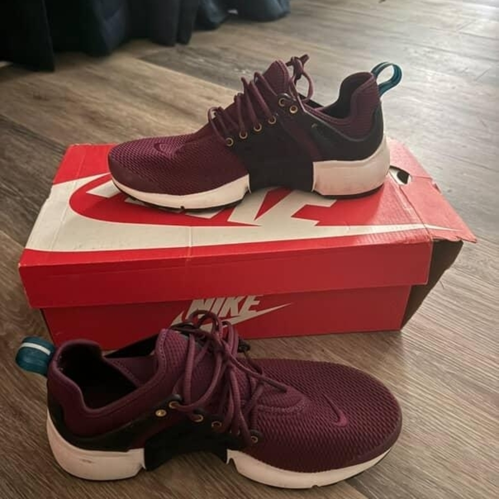 Nike Prestos Maroon Athletic Shoes